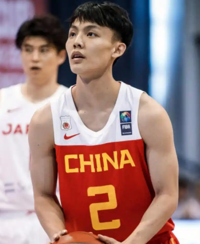 开云体育下载集团-官宣！中国男篮大名单出炉，广东三人入选，周琦缺席，庞峥麟惊喜